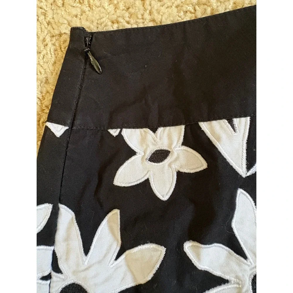 Liz Claiborne Petite Black White Floral Embroidered Applique Mini Skirt 4P‎